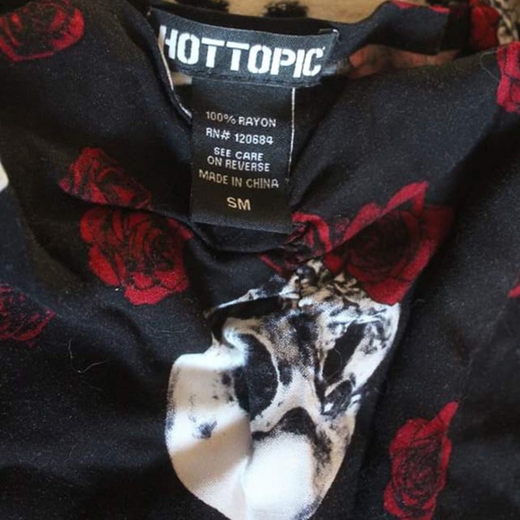 Hot Topic skulls & roses dress 🥀💀🖤 - Picture 4 of 4